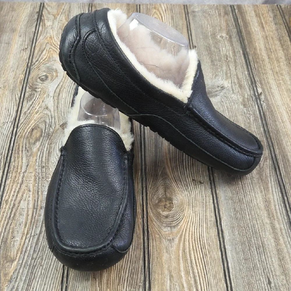 UGG Ascot Black Pebbled Leather Shearling Loafers | Men’s 13